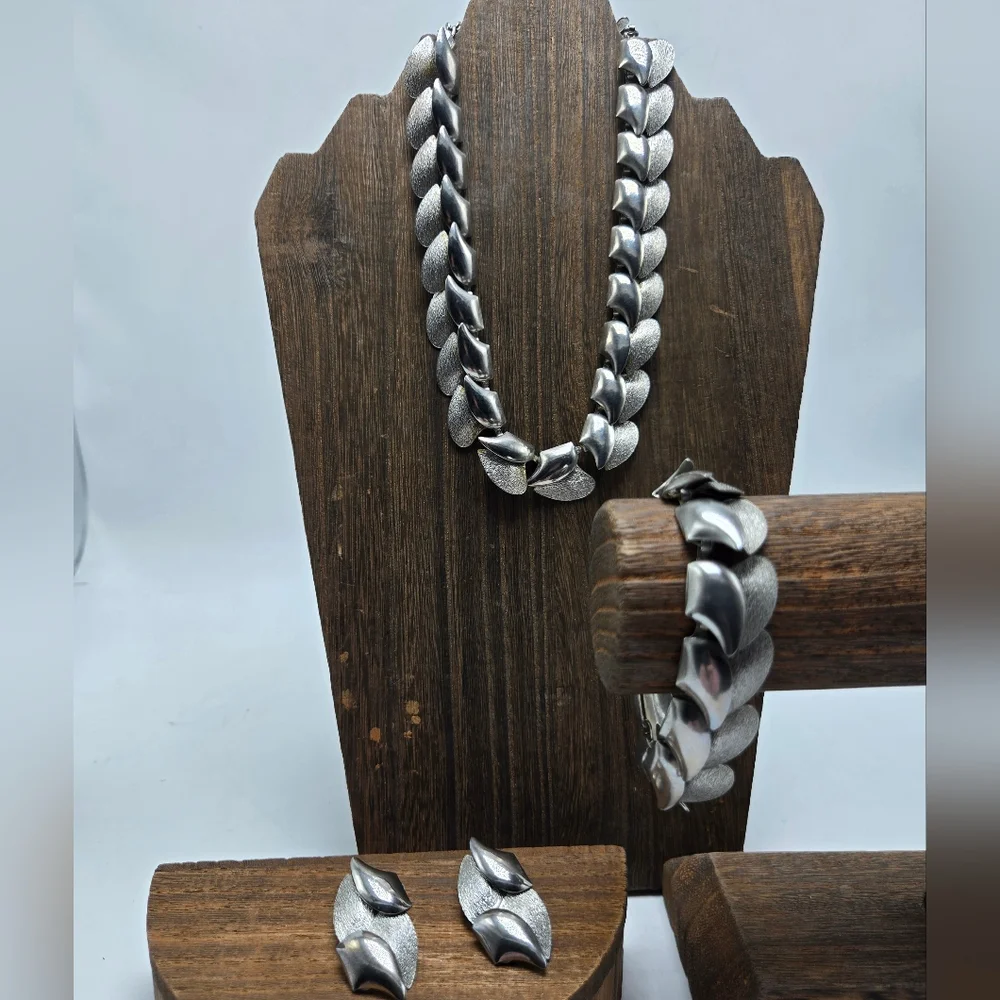 60's Silver Tone Necklace Earrings Bracelet Jewelry Set Metal Demi Parure VTG